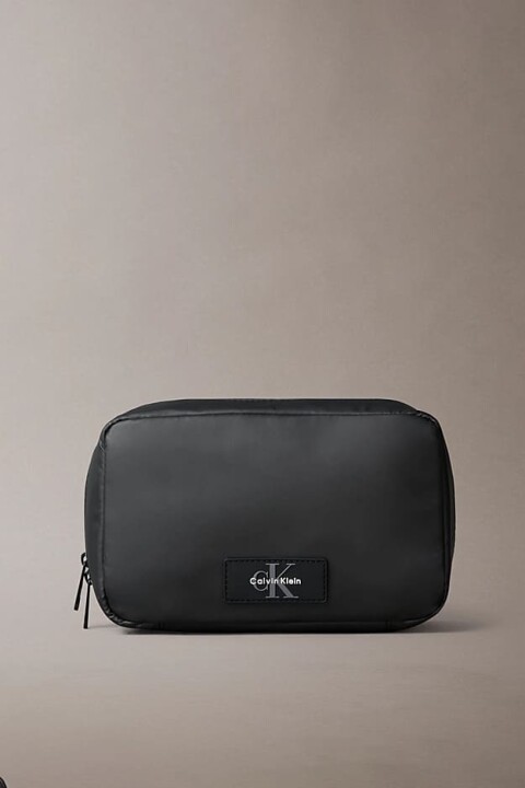 Erkek Asma Kancalı Amblemli Seyahat Tipi El Çantası - Siyah - Calvin Klein