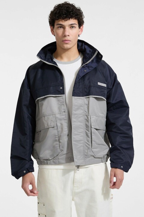 Erkek GJe Kapüşonlu Renk Bloklu Rüzgarlık - Lacivert/Gri - Guess