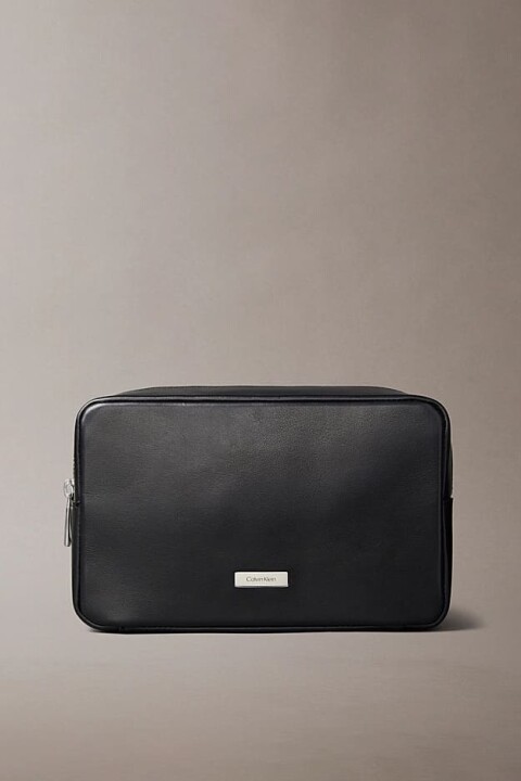 Erkek Yazı Logo Plakalı Aksesuar Çantası - Siyah - Calvin Klein