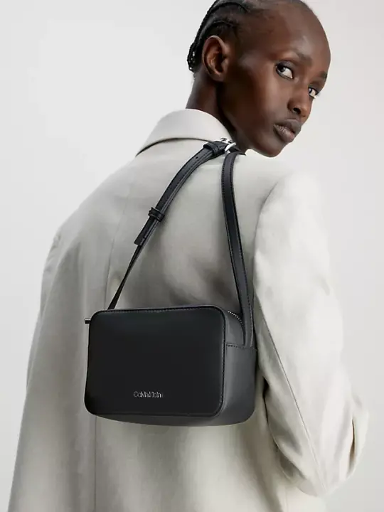 Calvin Klein Kadın Ck Must Çapraz Çanta - Siyah
