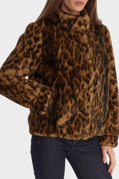 Kadın Luna Regular Fit Leopar Desenli Kürk Mont - Kahverengi - Guess