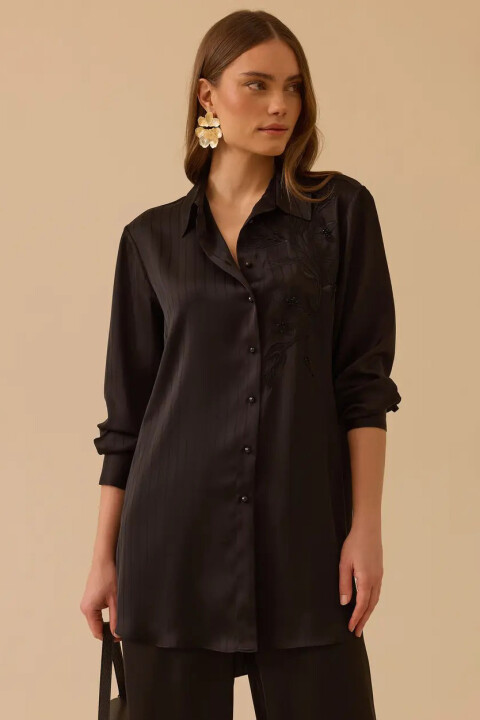 Kadın Nakışlı Çizgi Detaylı Saten Tunik - Siyah - Seçil